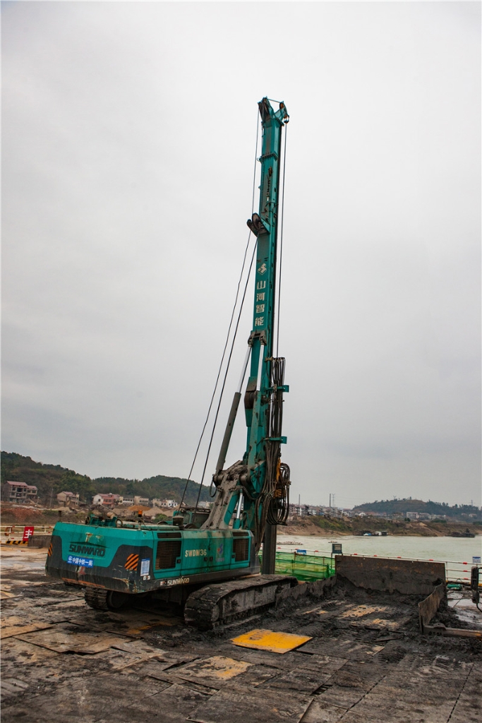 水下钻孔80米，，，，恒峰g22智能旋挖钻机震撼施工时势