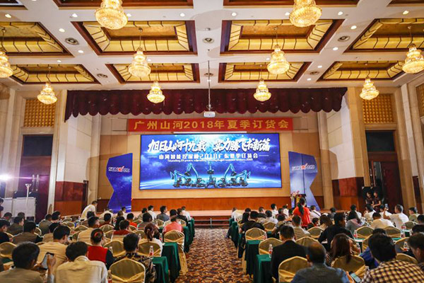 红四月，，，，，，恒峰g22智能挖掘机促销会节节攀升