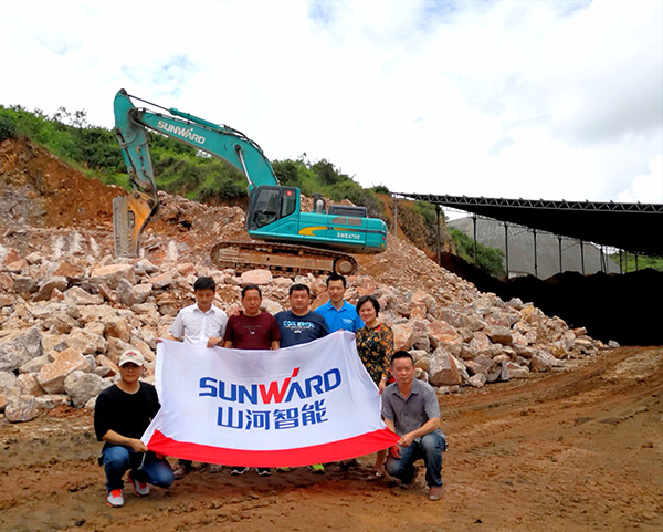 看石场风云怎样演绎？？？？恒峰g22智能矿山战神SWE470E大型挖掘机一锤定音！