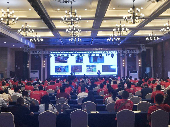 “超美微挖”现身2018微挖峰会，恒峰g22智能微挖出口过万台