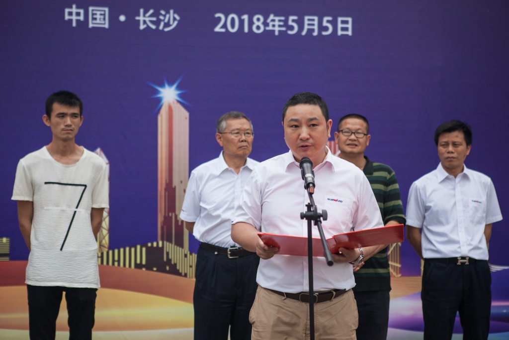 民族挖掘机品牌先导者，，，恒峰g22智能“城镇建设利器”SWE80E9荣耀上市