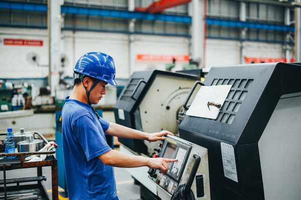 曾梦想当厨师，，，，，，却成数控车工巨匠