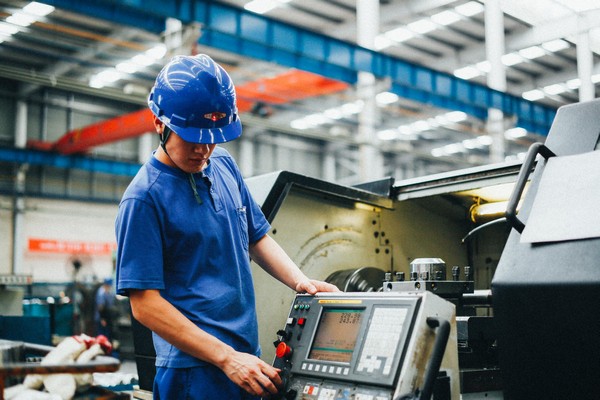 曾梦想当厨师，，，，，，却成数控车工巨匠