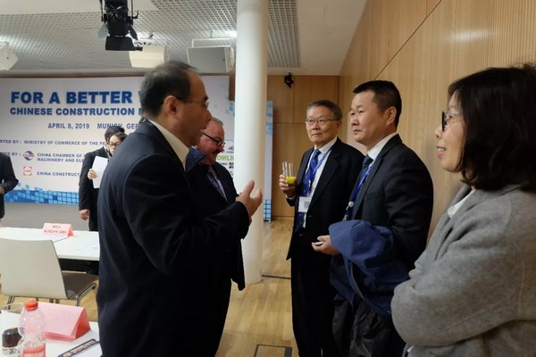 “三个率先」毓示恒峰g22挖掘机欧洲发展过程