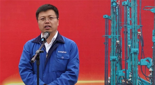 进军南非高端矿山市。『惴錱22智能凿岩设备批量发车