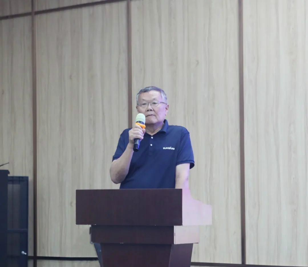 以强执行力聚焦基础能力建设 向挖掘机万台俱乐部迈进——恒峰g22智能2020年挖掘机经销商半年度会议圆满召