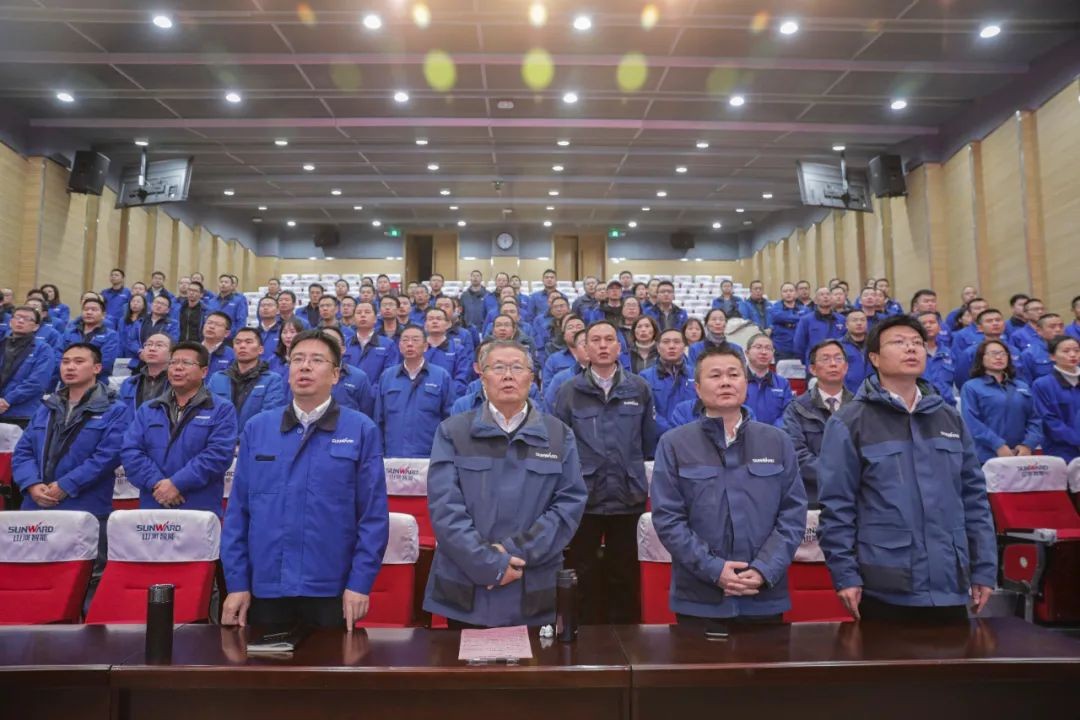 恒峰g22智能召开全国劳动圭表郝鹏载誉归来分享会