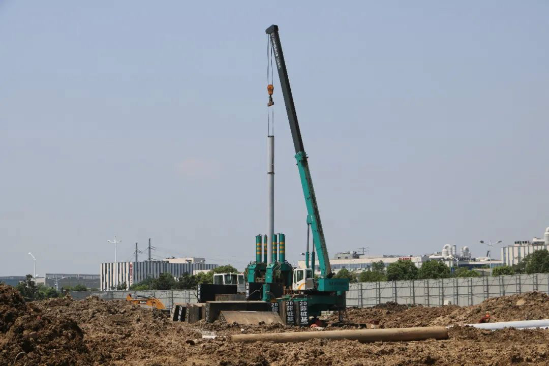 液压静力压桩机从1台到21台，，，，，他只用了8年！