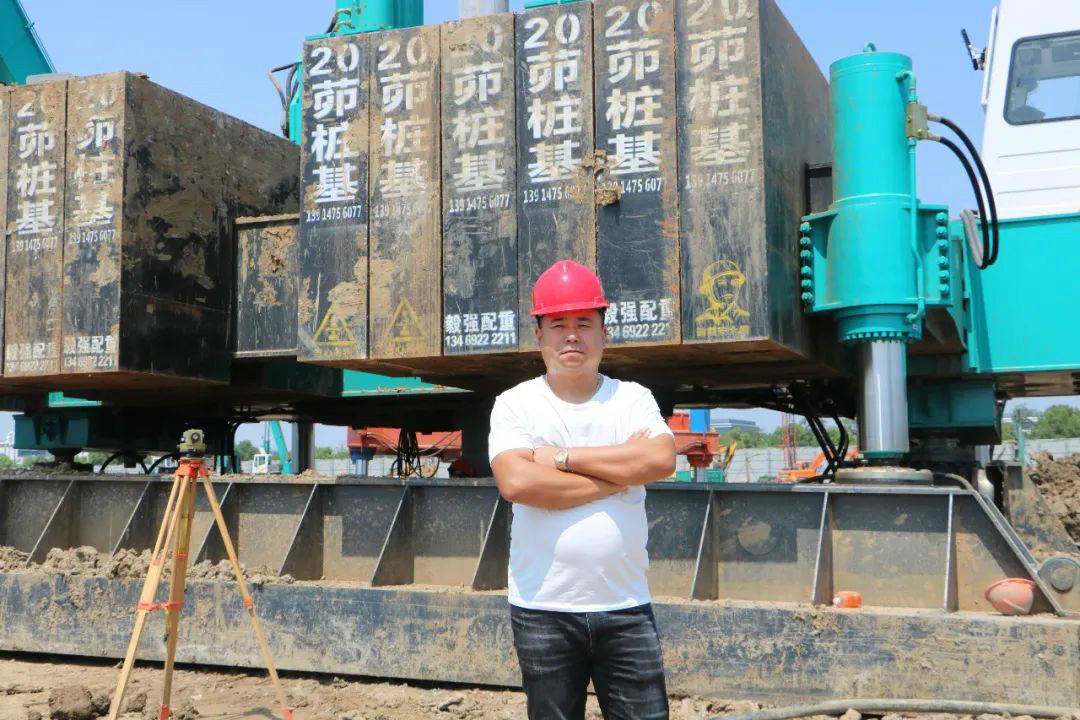 液压静力压桩机从1台到21台，，，，，他只用了8年！