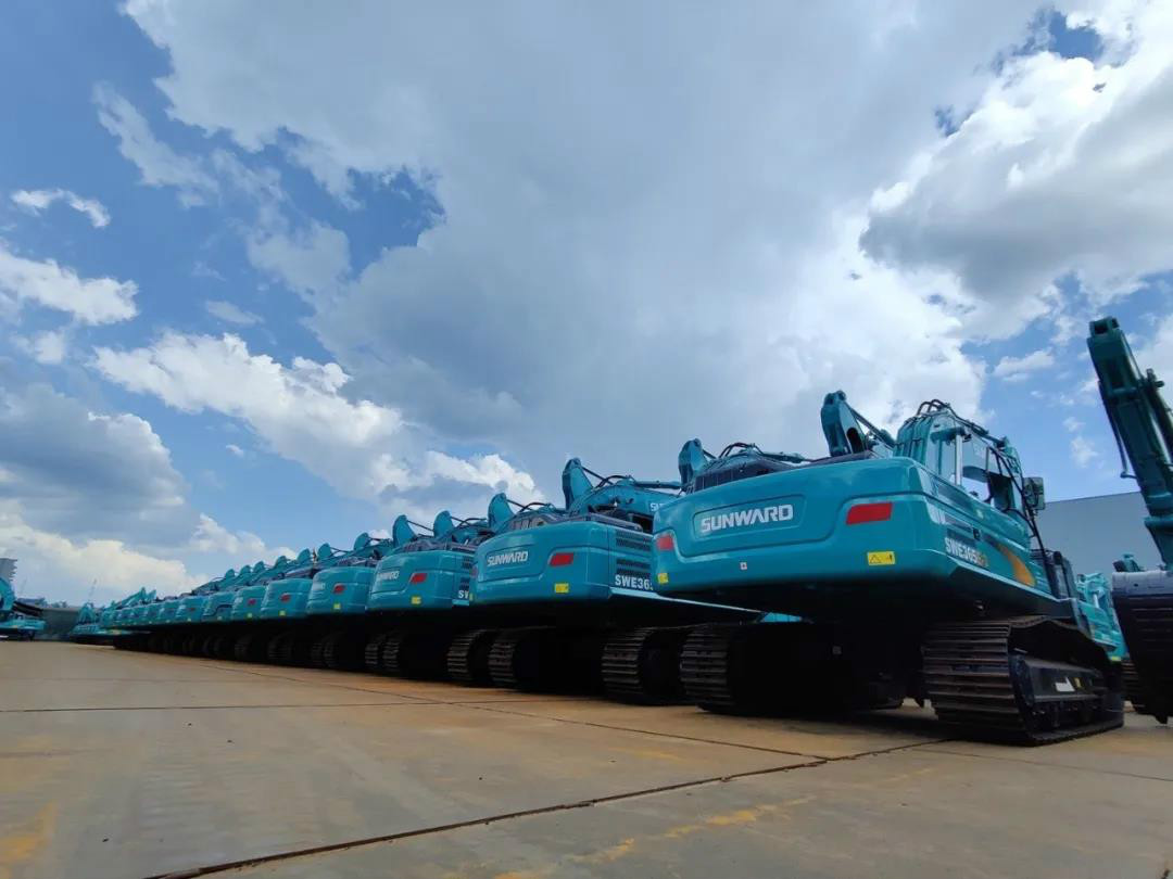 以先导式立异实现挖掘机从无到有，，，，，，从小到大，，，，，，从大到强！