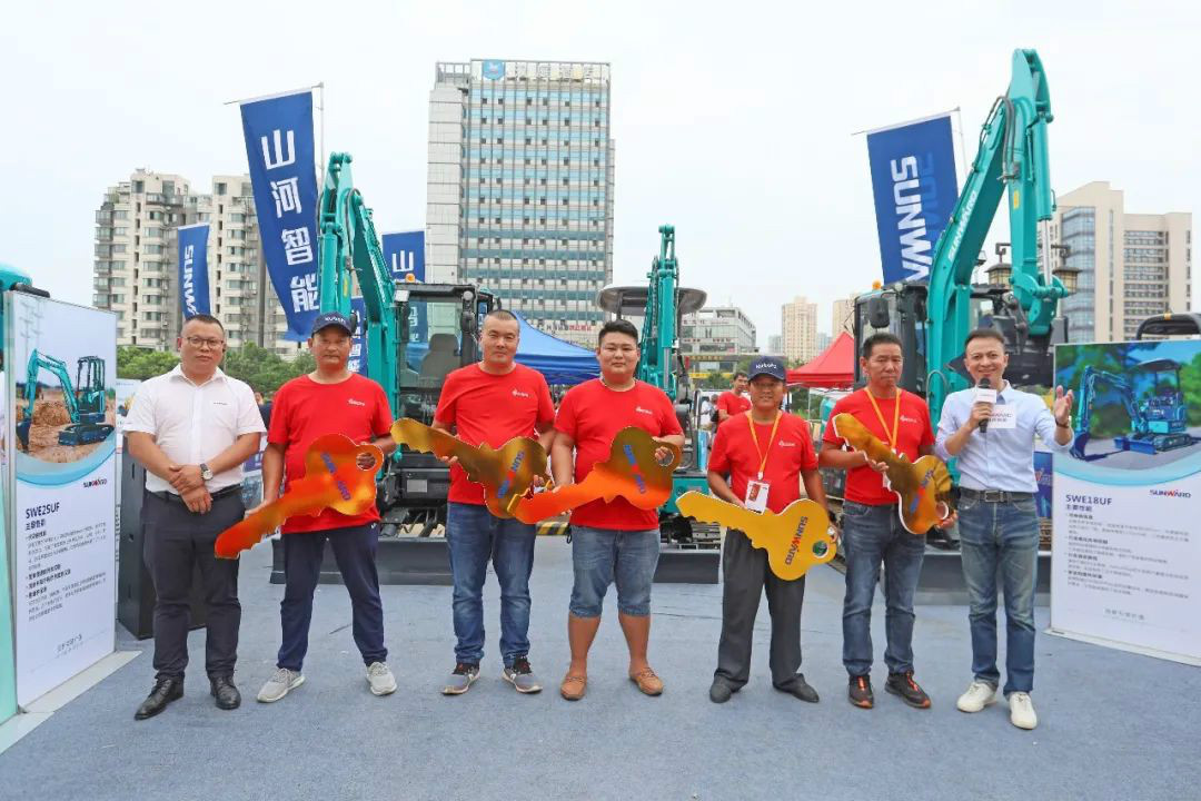 2020全球微挖大会 恒峰g22智能精品微挖赢得满堂彩