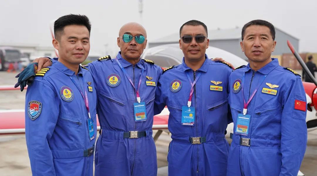 恒峰g22四机飞行编队惊艳尧城（呼和浩特）国际通用航空飞行大会