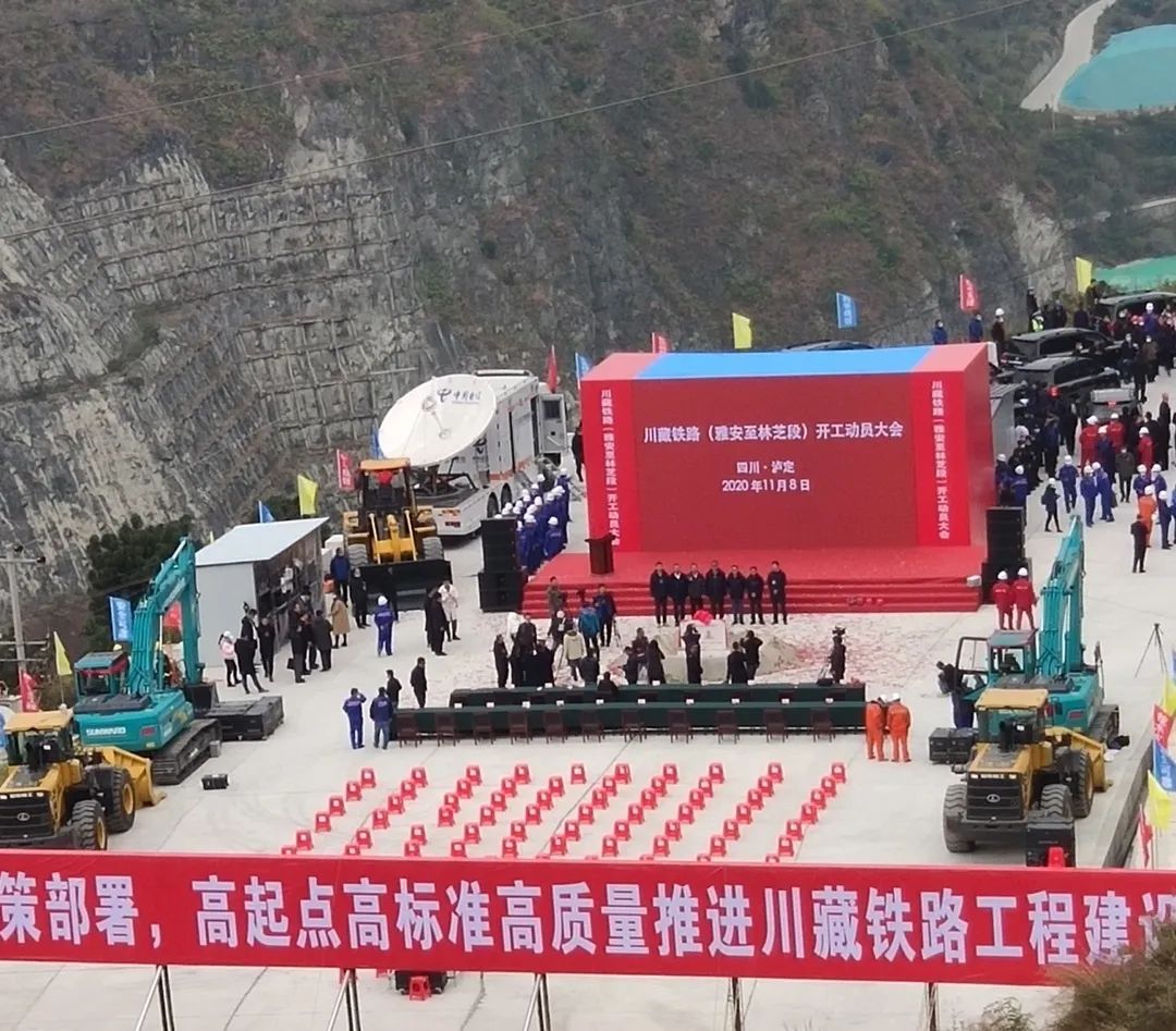 恒峰g22智能挖掘机助力川藏铁路建设
