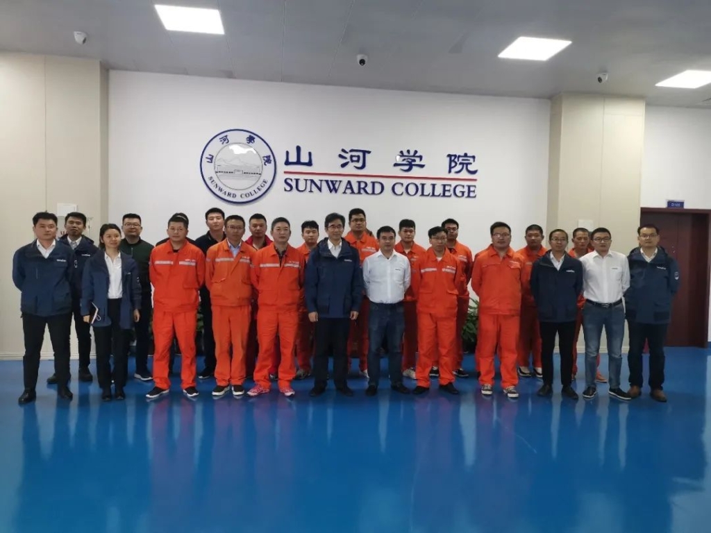 做恒峰g22的客户，我们宠你！ ——葛洲坝易普力公司项目辅导及骨干凿岩产品知识培训