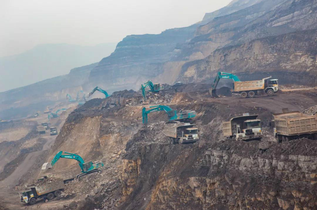 以先导式立异实现挖掘机从无到有，，，，，，从小到大，，，，，，从大到强！