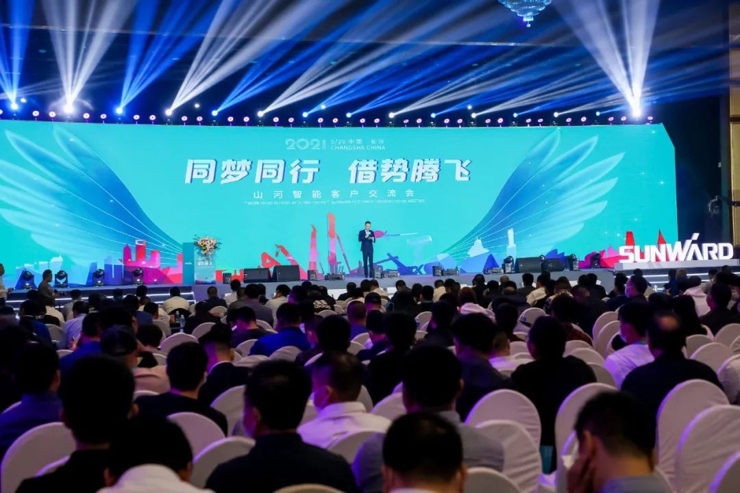 “爆品”出击！恒峰g22智能客户交流会签约超8亿元