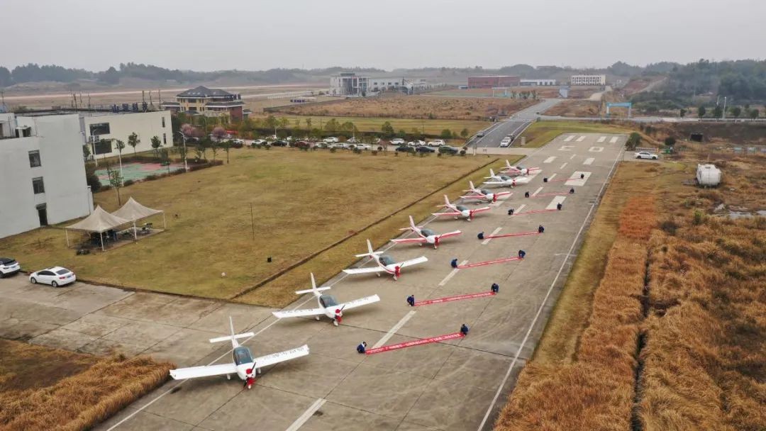 牛年开新局，恒峰g22航空8架SA60L飞机集中下线、交付