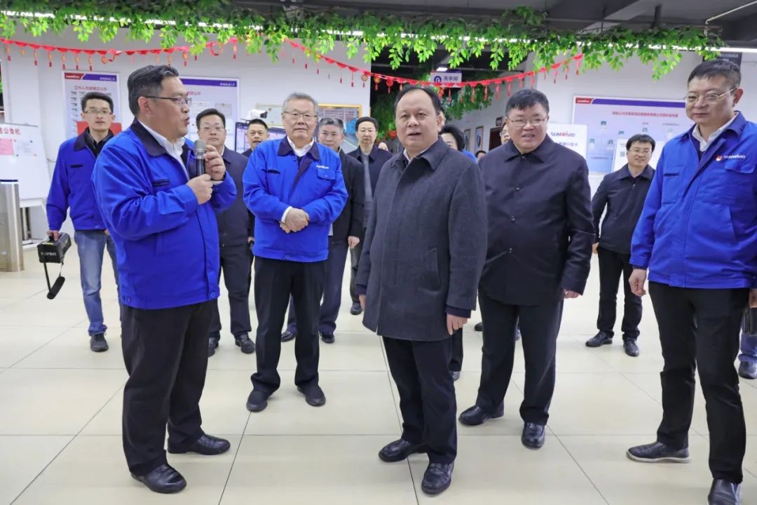 周农在恒峰g22智能调研时强调：企业工会要大力造就劳模和工匠