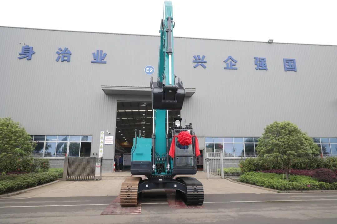 全国首台！恒峰g22智能SWE240FED电动智能挖掘机下线
