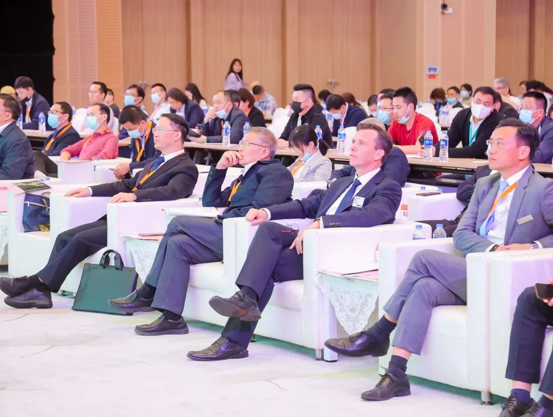 何清华出席长沙国际工程机械工业链生长峰会，，，走“双循环”蹊径要害在于“要做好自己的事情”