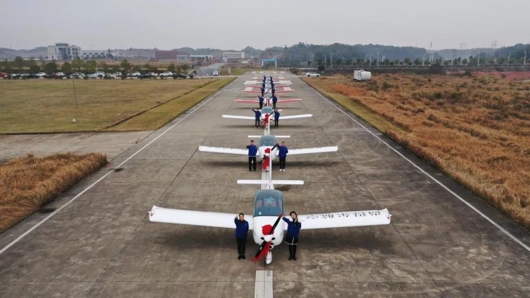 牛年开新局，恒峰g22航空8架SA60L飞机集中下线、交付