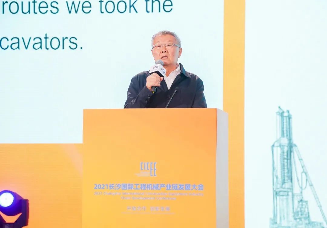 何清华出席长沙国际工程机械工业链生长峰会，，，走“双循环”蹊径要害在于“要做好自己的事情”