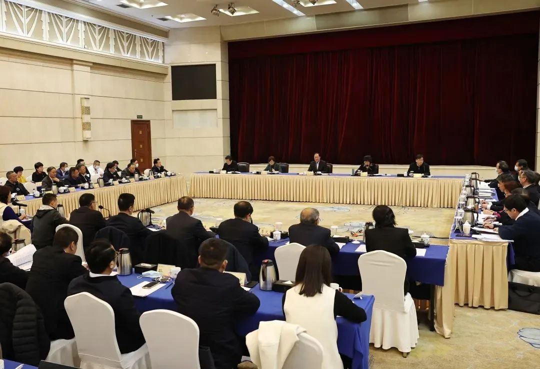 何清华：民营企业要加强创新堆集，推崇精耕细作的内涵式增长
