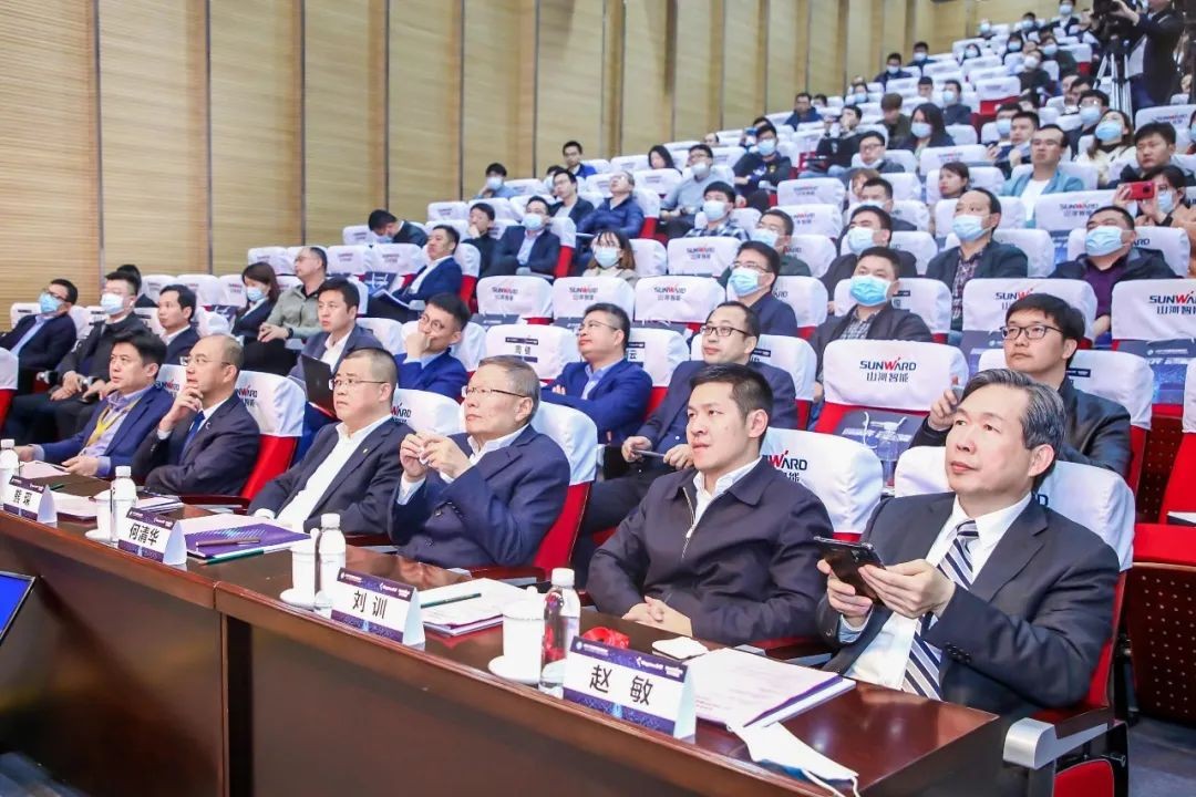 信息技术与造作业若何深度融合发展？行业大咖云集恒峰g22现场论路