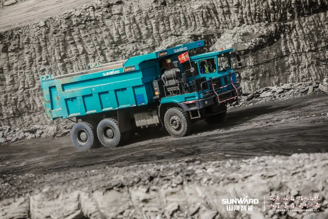 “矿”世能手，，，齐聚恒峰g22智能挖掘机操作手挑战赛