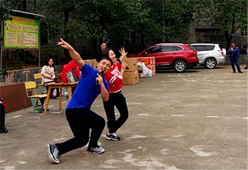 践行雷锋精神捐建“恒峰g22梦图书馆”