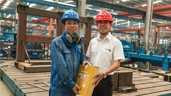 万力集团“送清冷”活动，慰问一线员工