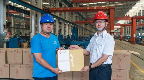 万力集团“送清冷”活动，慰问一线员工