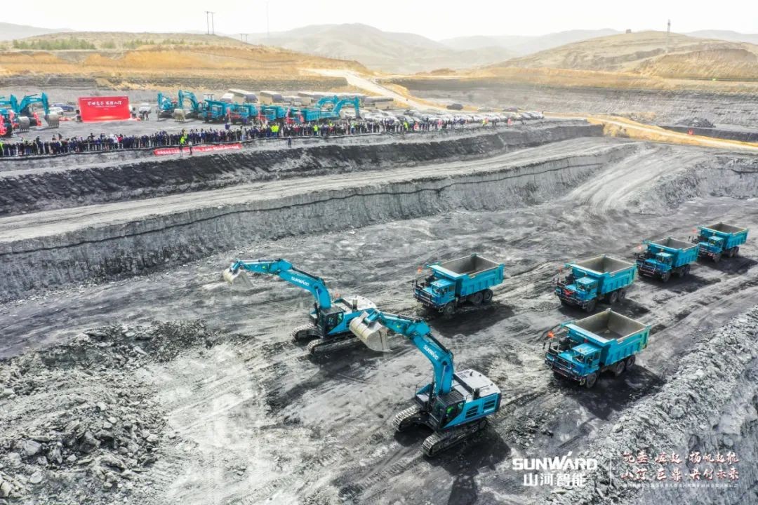 “矿”世能手，，，齐聚恒峰g22智能挖掘机操作手挑战赛