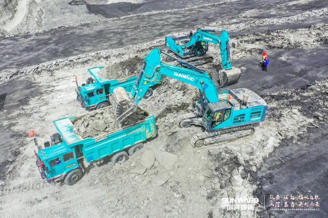 “矿”世能手，，，齐聚恒峰g22智能挖掘机操作手挑战赛