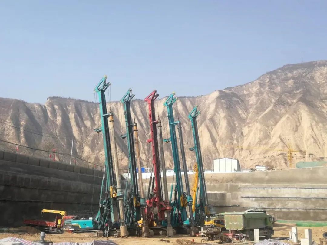 金戈铁马工程路 风雨无阻选恒峰g22