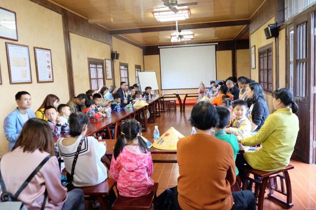 童年差别Young，，，，，稻花香里亲子欢——恒峰g22智能组织开展六一亲子活动