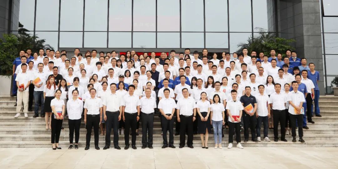 助力谋划，，，，，，效劳员工，，，，，，攀缘家园建设新高地——恒峰g22智能第五届四次“双代会”胜利召开