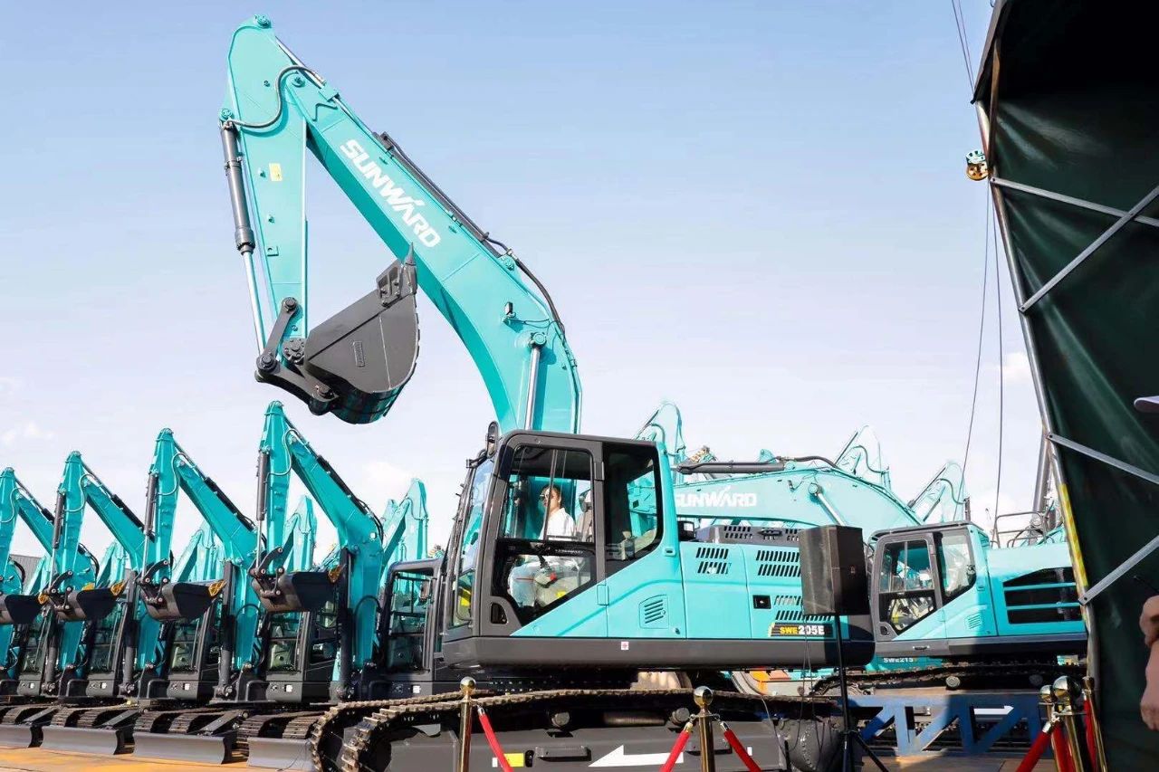 四大成套装备携手登。。。。。。『惴錱22智能立异效果展示会交出“亮眼答卷”