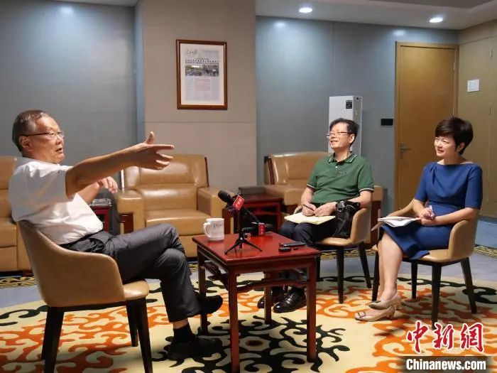 媒体聚焦 | 中新社专访——恒峰g22智能首创人何清华：向着太阳奔驰的筑梦人