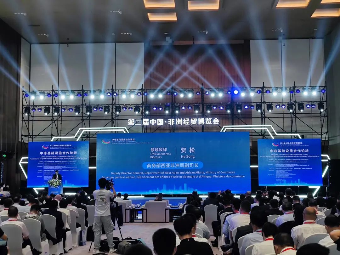 亮相中非经贸展览会！恒峰g22智能尽展工程机械国产品牌魅力