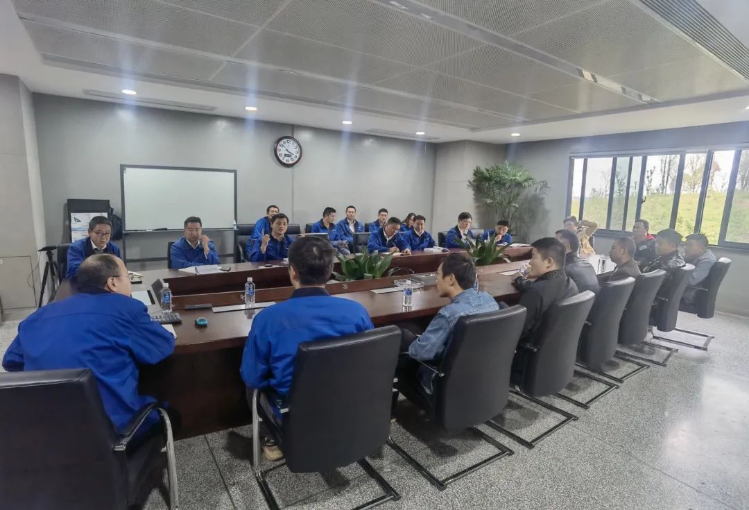 一起来“找茬”！10位“超等体验官”试驾恒峰g22智能最新“F系列”挖掘机