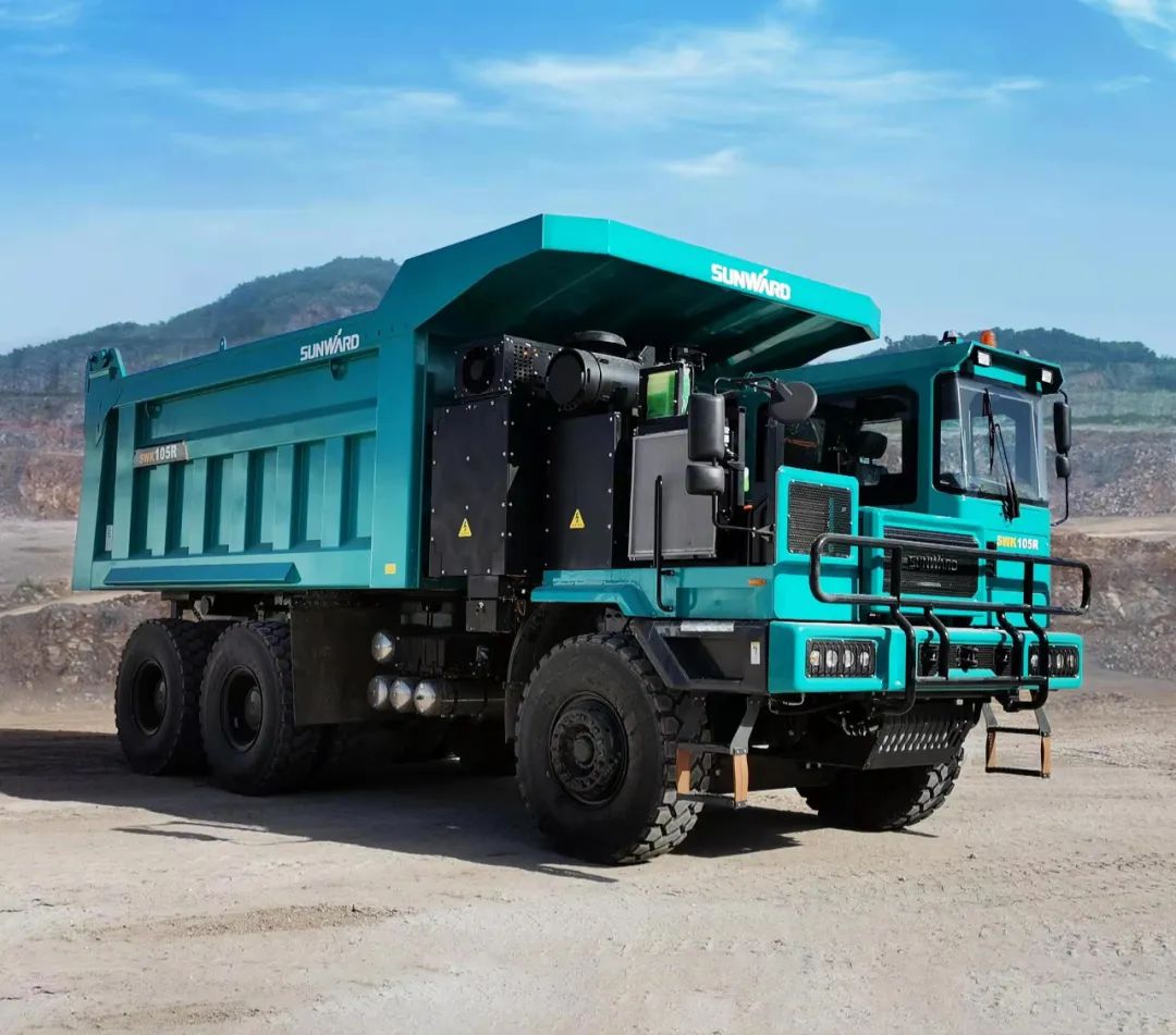 新能源，，，，，长续航！恒峰g22智能首台LNG增程式宽体矿卡下线交付