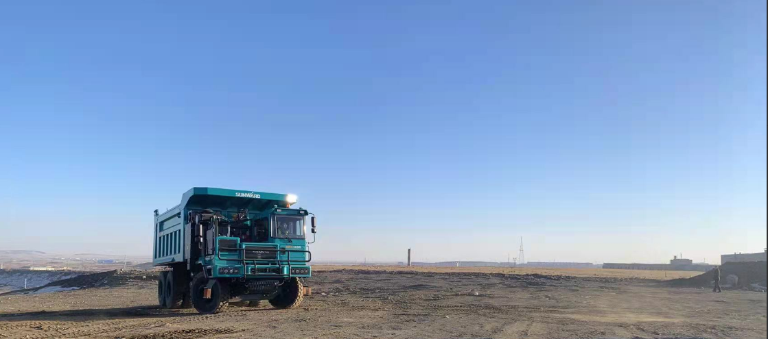 新能源，，，，，长续航！恒峰g22智能首台LNG增程式宽体矿卡下线交付