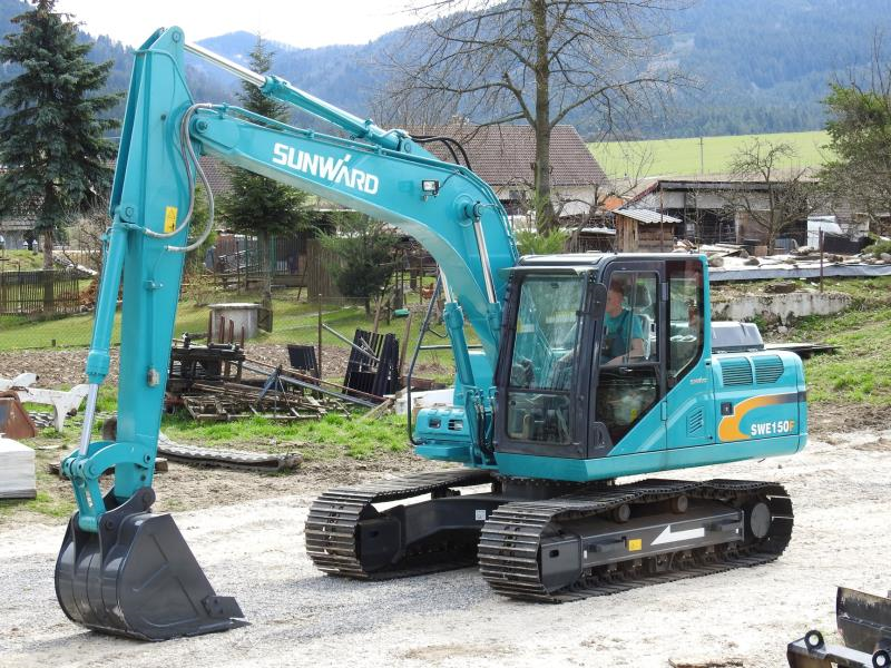 一辆中型的挖掘机的价钱是几多？？？？