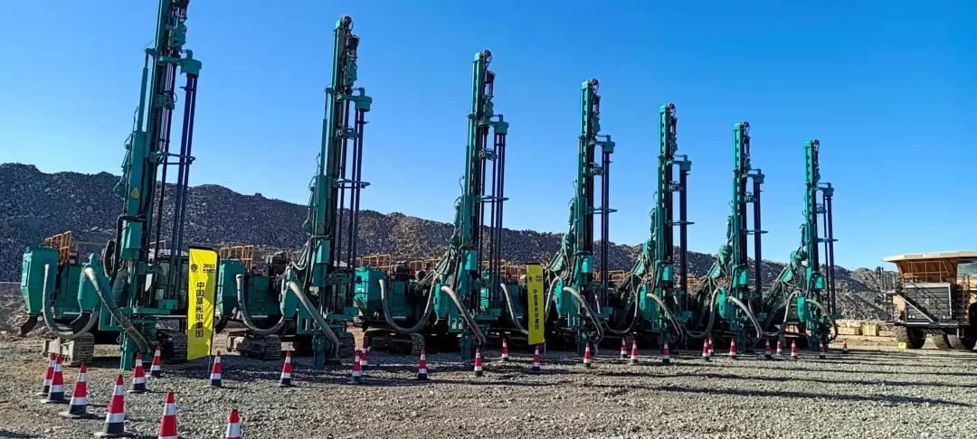 疫情当下，，，，逆行非洲——恒峰g22智能凿岩装备团队外洋效劳纪实