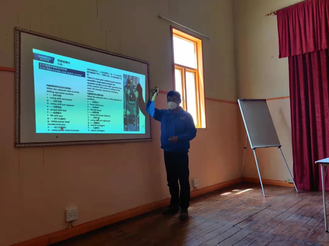 疫情当下，，，，逆行非洲——恒峰g22智能凿岩装备团队外洋效劳纪实