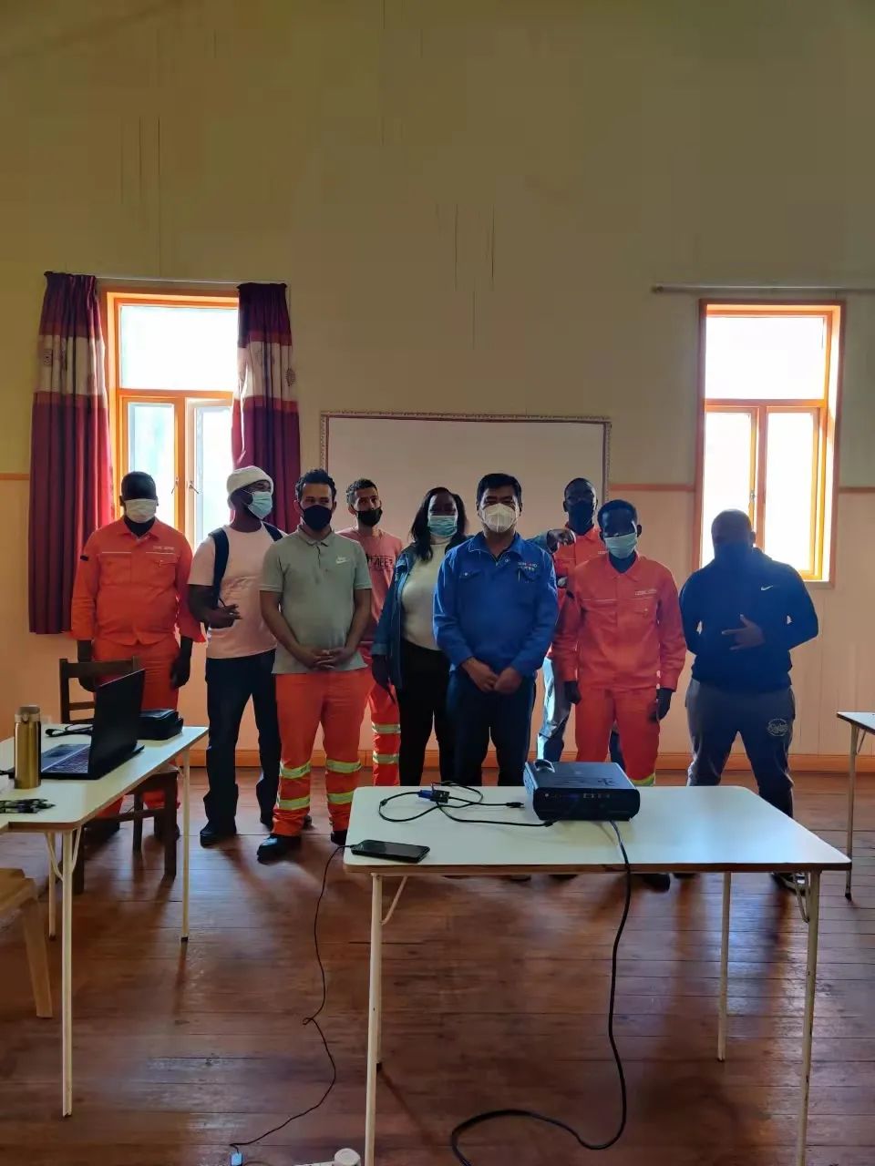 疫情当下，，，，逆行非洲——恒峰g22智能凿岩装备团队外洋效劳纪实