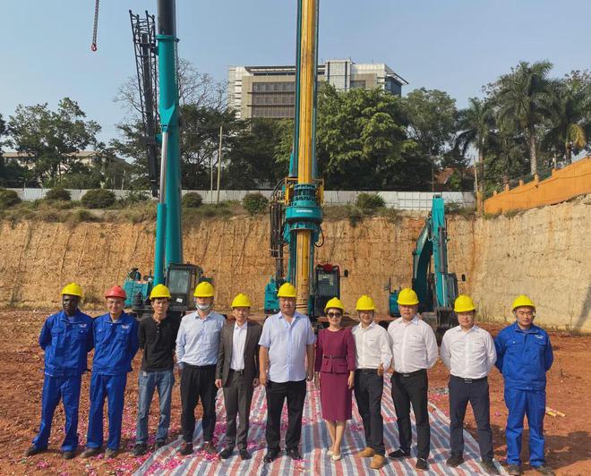 助力乌干达第一住宅高楼建设！恒峰g22智能再次出征非洲市场