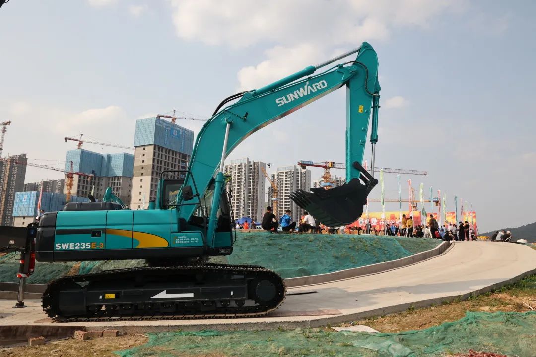 硬实力+软手刺！恒峰g22智能协拍电视剧《重中之重》开机