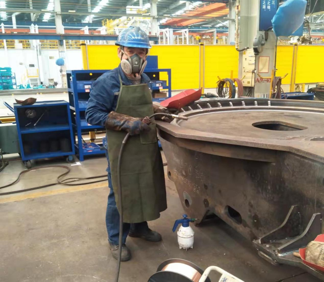 恒峰g22匠心 | 一把焊枪“点亮”绚烂人生